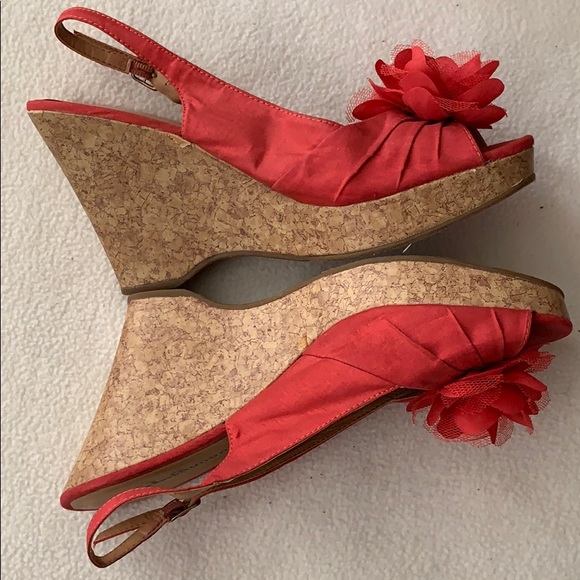 cl by laundry go on platform heel